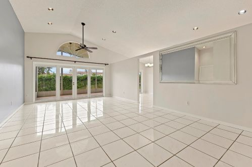 5734 Aspen Ridge Cir, Delray Beach, FL 33484-2586