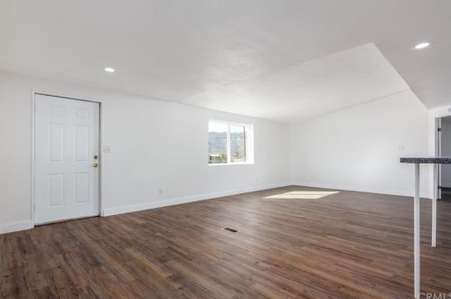 33975 Christopher Ln, Wildomar, CA 92595-8785
