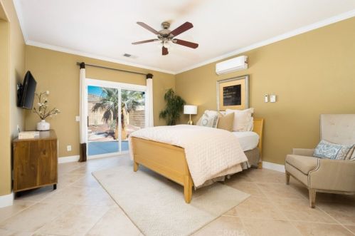 828 Mira Grande, Palm Springs CA  92262-1209 exterior