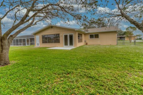 550 Anchor Ln, Fort Pierce FL  34983-2202 exterior