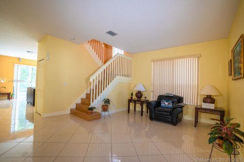 15756 20th St, Hollywood, FL 33027-4205
