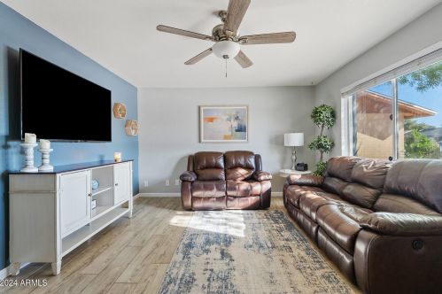 560 Comanche Dr, Chandler, AZ 85224-4331
