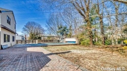 69 Granada Cir, Mount Sinai NY  11766-2810 exterior