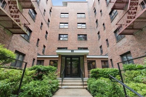 60 White Oak St, New Rochelle NY  10801-1740 exterior