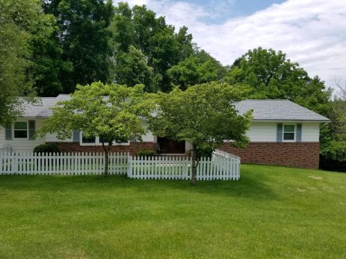 1405 Chevington Cir, Zanesville, OH 43701-9616