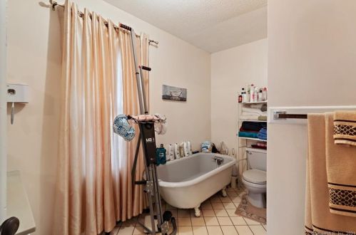 242 Clifton St, Wallingford CT  06492-4001 exterior