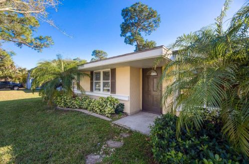 635 24th Pl, Vero Beach FL  32962-8136 exterior