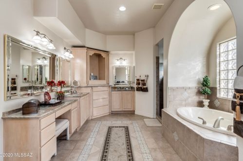 976 Josephine Saddle Pl, Green Valley AZ 85614-6302 exterior