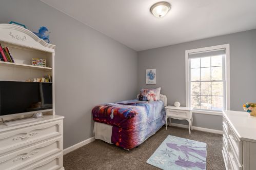 4 Ames Rd, Brookline NH  03033-2304 exterior