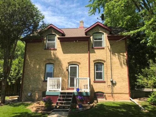 215 Lincoln Ave, Cleveland, WI 53015-1503