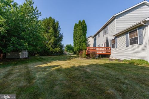 6529 Baywood Dr, Harrisburg PA 17111-6894 exterior