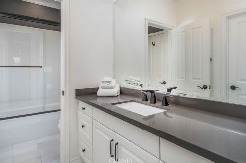 26173 Lone Rock Ct, Santa Clarita CA  91381-0647 exterior