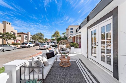 2137 Miramar Dr, Newport Beach, CA 92661-1518