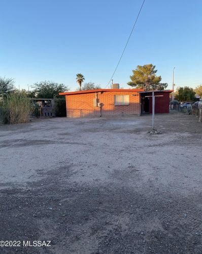 1437 Delaware St, Tucson AZ  85745-2305 exterior