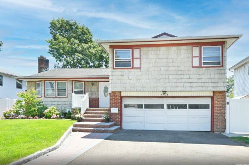 1506 Sherwood Dr, Hempstead, NY 11554-4811