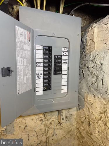 565 Pershing Ave, Lancaster PA  17602-4369 exterior