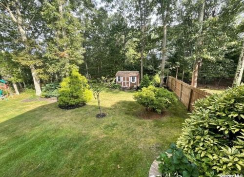 15 Ramblewood Rd, Shoreham NY  11786-2301 exterior