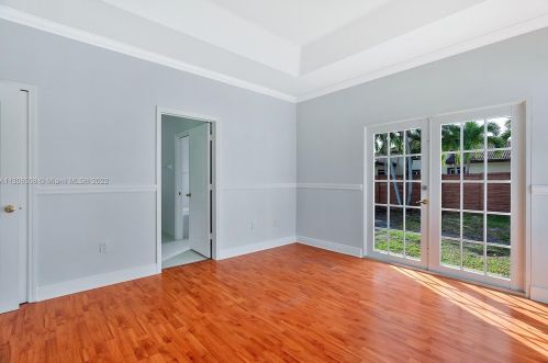 7090 5th Ave, Hialeah FL  33014-4952 exterior