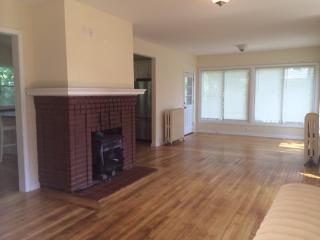 85 Cedar St, Branford CT  06405-3605 exterior