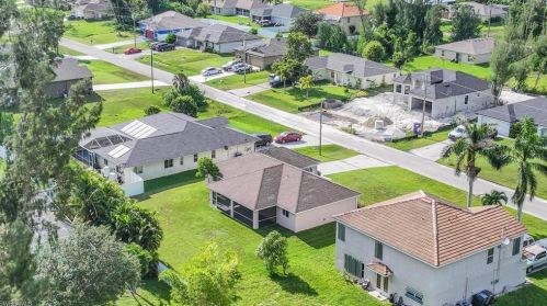 2822 10 Ter, Cape Coral FL  33993-5702 exterior