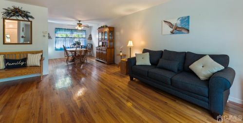 291 Park Dr, Woodbridge NJ  07095-0020 exterior