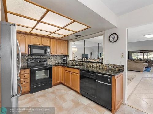 5293 Stonybrook Ln, Boynton Beach FL  33437-1616 exterior