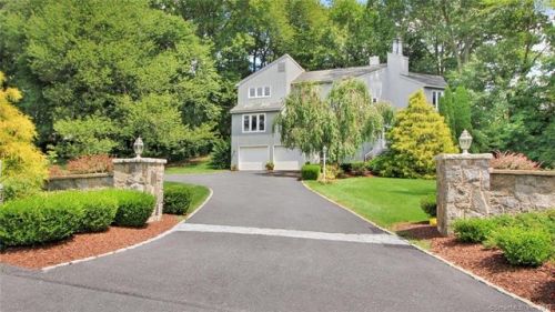 40 Lafayette Dr, Bridgeport, CT 06611-2759