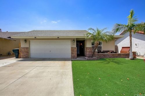 5004 Holbrook St, Anaheim, CA 92807-1103