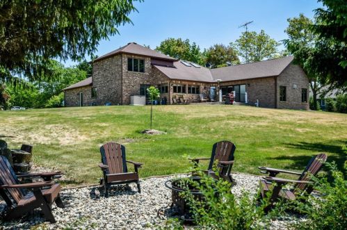 1432 Country Club Ln, Watertown WI  53098-4345 exterior