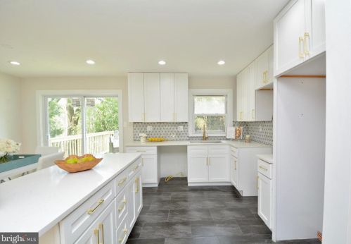 2608 Pioneer Ln, Falls Church VA  22043-3413 exterior