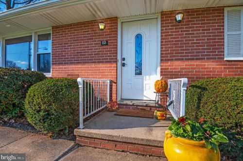 12 Freedom Ave, Tolna, PA 17349-9752
