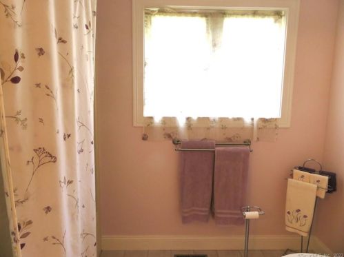 7 Balsam Rdg Cir, Wallingford CT 06492-4377 exterior