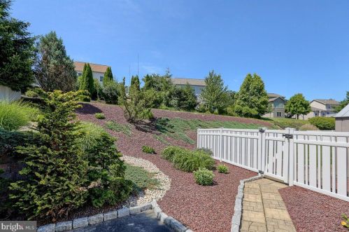 2112 Northview Ln, Harrisburg PA 17110-3911 exterior