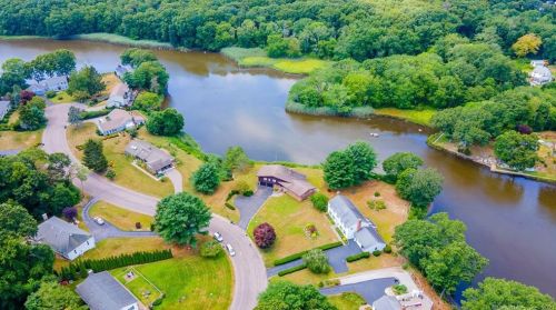 11 Baldwin Dr, Waterford, CT 06385-2707
