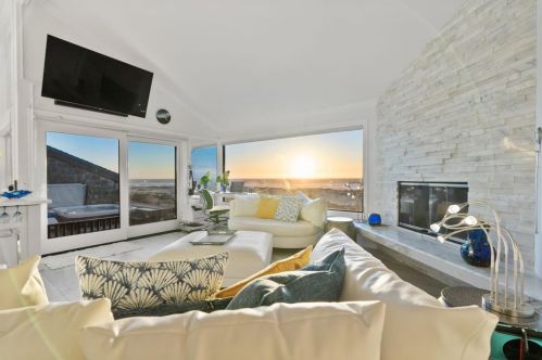 304 Monterey Dunes Way, Moss Landing, CA 95039-9773