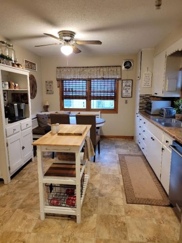 528 5th St, La Crescent, MN 55947-1239