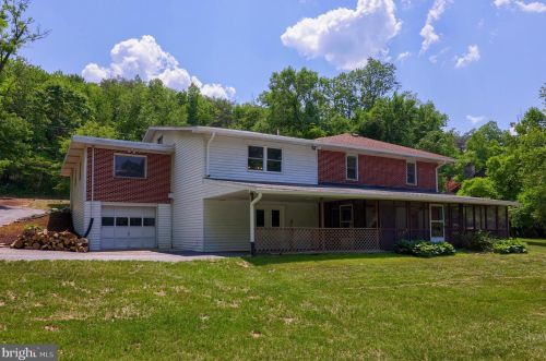 3450 Fishing Crk Vly Rd, Harrisburg PA 17112-9627 exterior