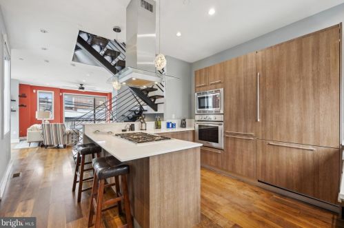 310 Fairmount Ave, Philadelphia PA  19123-2931 exterior