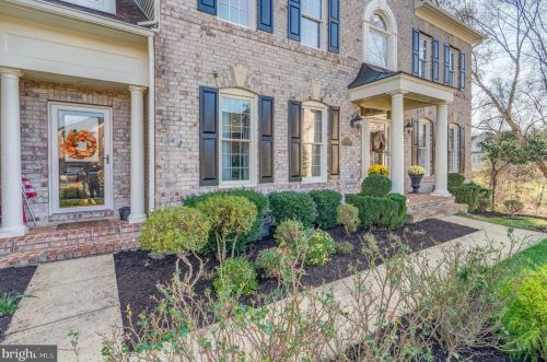 18292 St Georges Ct, Leesburg VA  20176-7421 exterior