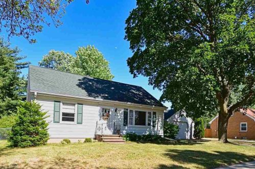 564 Peters St, Green Bay, WI 54302-4507
