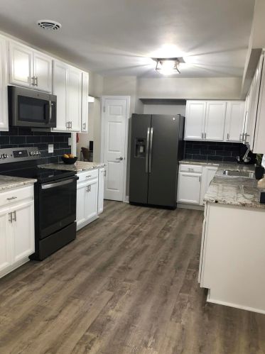 512 Downing Dr, Waukesha WI  53186-6424 exterior