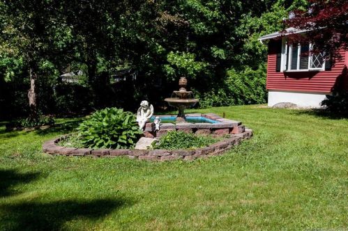 168 Tuckahoe Dr, Huntington, CT 06484-2737