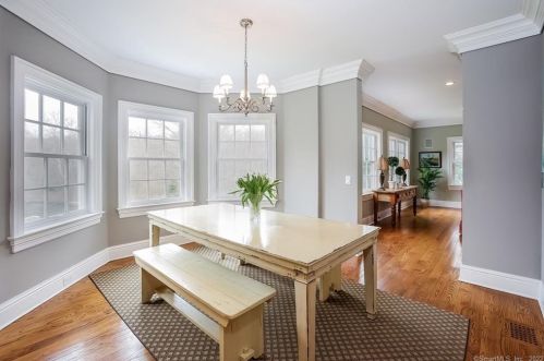 882 Silvermine Rd, New Canaan CT  06840-4332 exterior