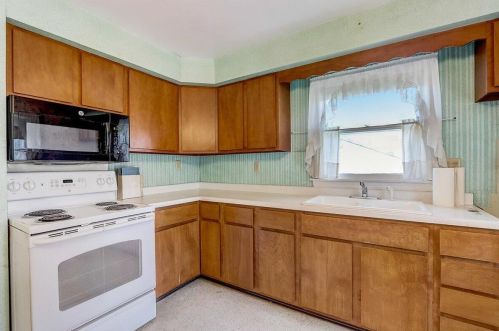 2442 67, Milwaukee WI 53214-1762 exterior