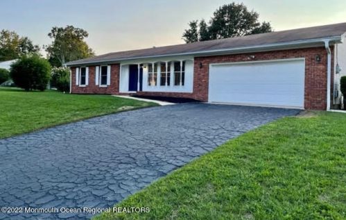 402 Winding Way, Bricktown, NJ 08723-4916