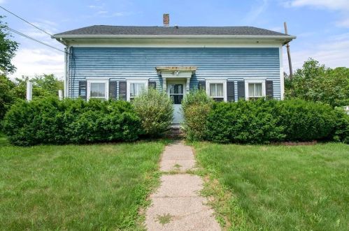 20 Sweet Ln, North Kingstown, RI 02852-6013