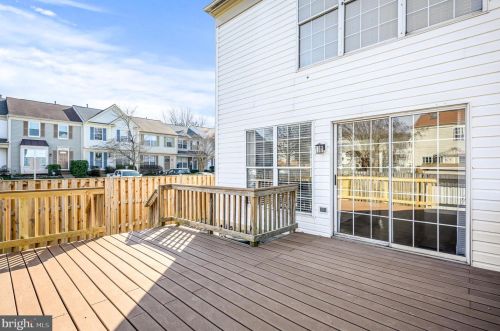 302 Hedgestone Ter, Leesburg VA  20176-4842 exterior