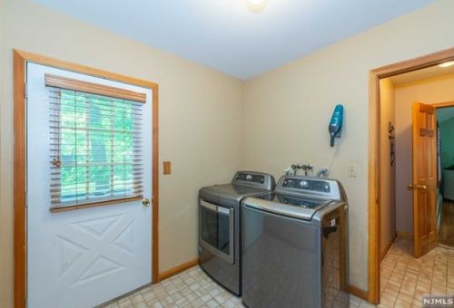 902 Briarwoods Rd, Franklin Lakes NJ  07417-1106 exterior