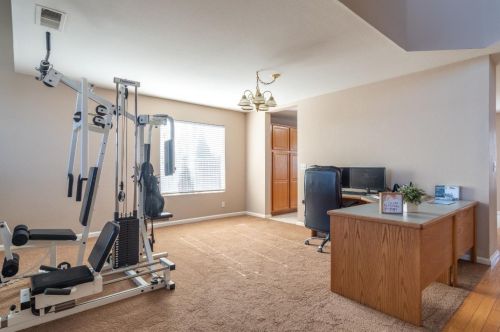 2070 Carousel Dr, Hollister CA  95023-5665 exterior