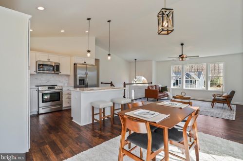 1198 Happy Ridge Dr, Front Royal VA  22630-5302 exterior